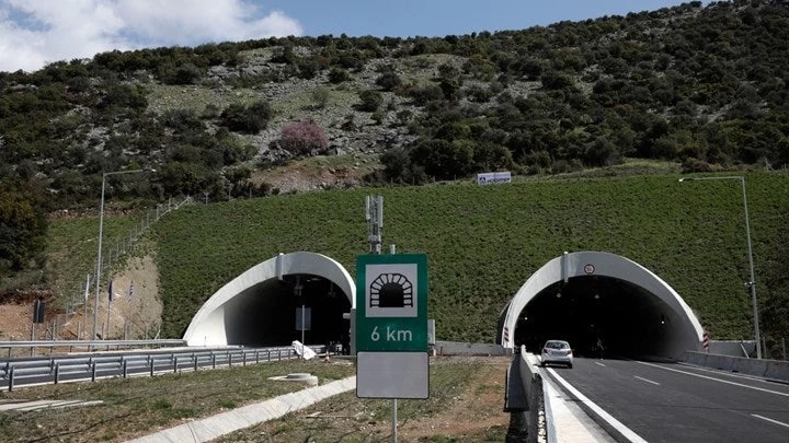 Πότε και γιατί κλείνουν οι σήραγγες των Τεμπών